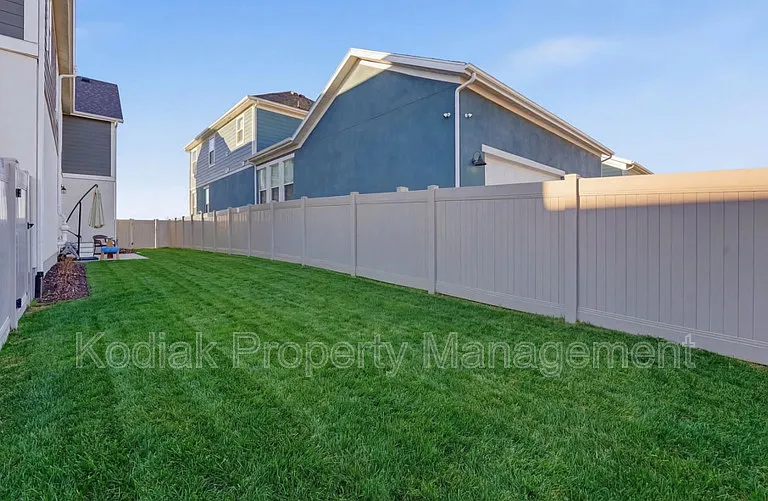 979 W Shoreline Dr — Photo 30