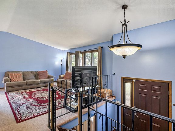 5th image of 929 94th Ave NE