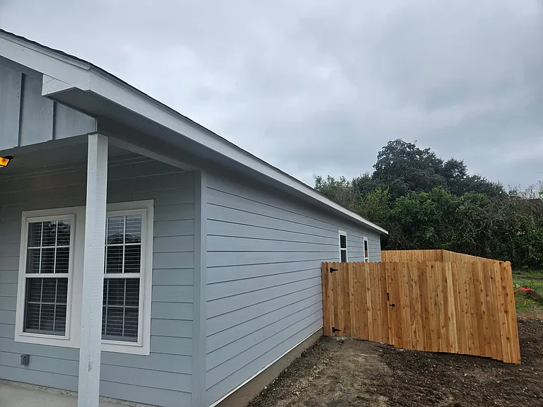 511 Moore St — Photo 3