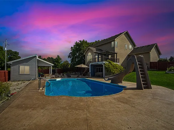 1549 S 50th St, West Des Moines, IA 50265