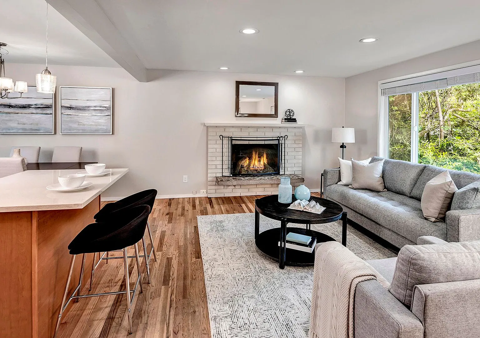 Spacious 4-Bedroom Home in Finn Hill for Rent — Photo 4