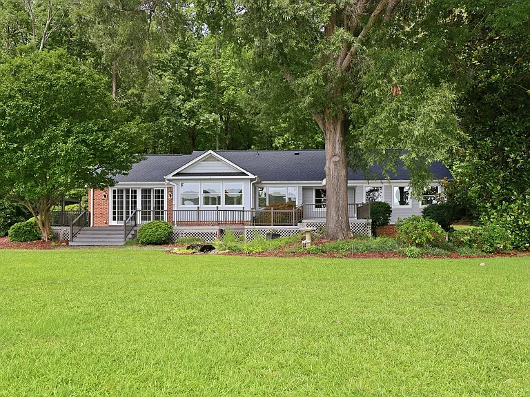 253 Lakeview Dr — Photo 7