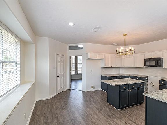 3rd image of 30611 Country Meadows Ln