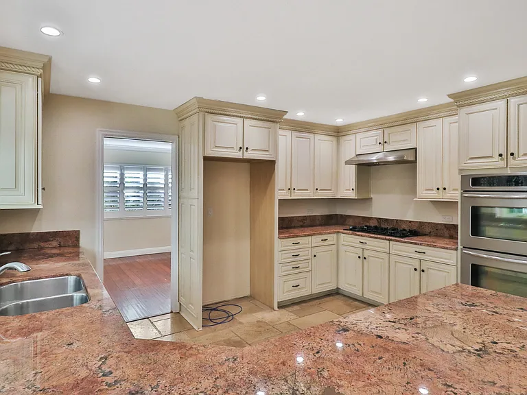 1164 S Galesmoore Ct — Photo 16