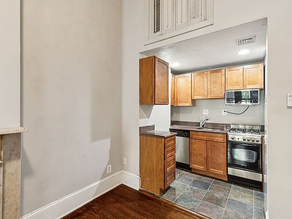 3rd image of 1931 Chestnut St APT 2M