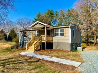 6509 Harrell Dr, Pfafftown, NC 27040