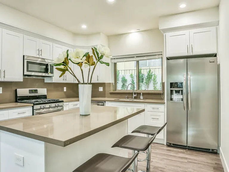 1424 S Bentley Ave #101 — Photo 5