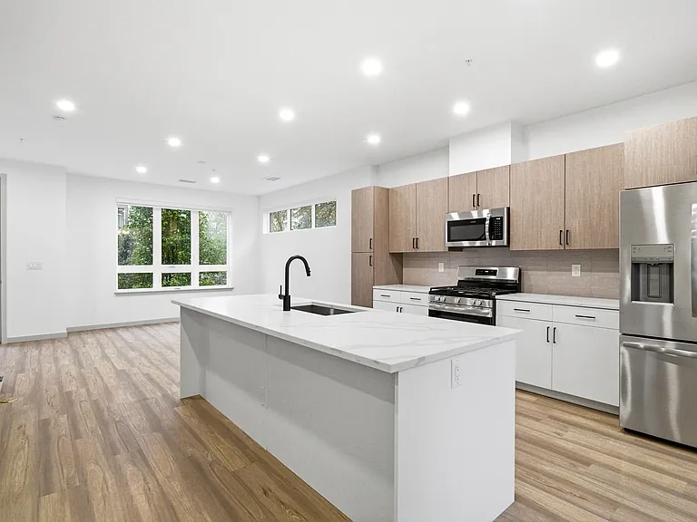 University Hills Townhomes — Photo 1