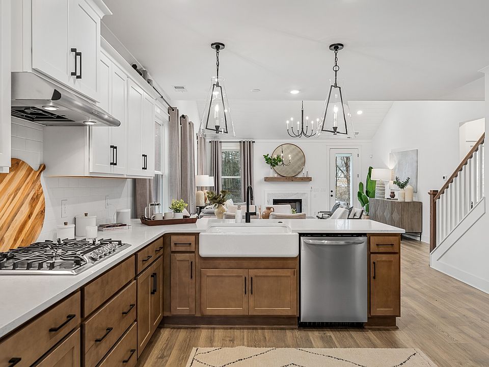 1st image of 309 Mammoth Trce