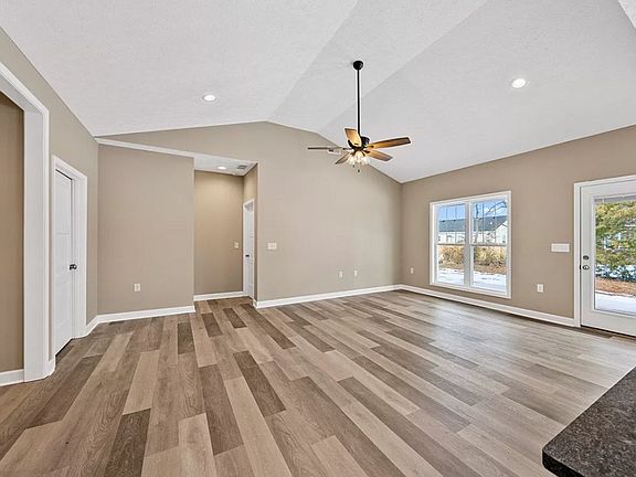5th image of 2658 Cedrus Ave