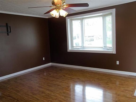 4th image of 2921 Glenaire Dr