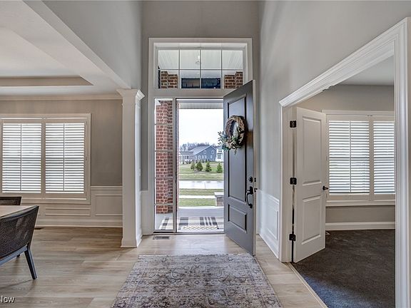 3rd image of 880 Joseph Dr
