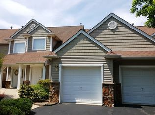 45 Bourne Cir, Hamburg, NJ 07419