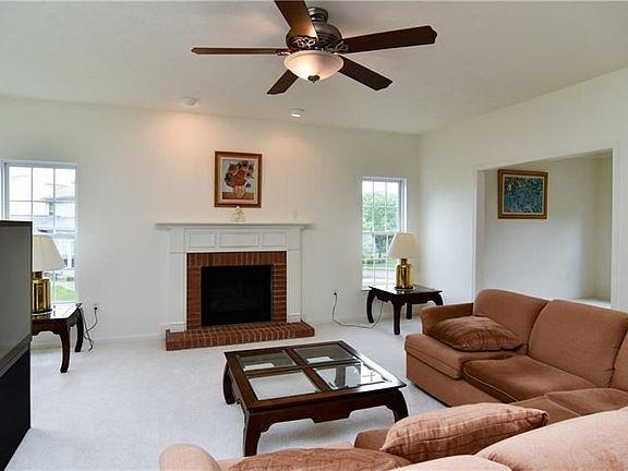 5th image of 164 Hunter Dr