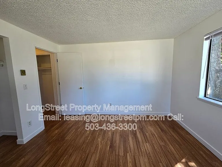 2711 Newton St — Photo 8