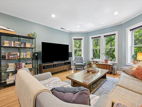 2nd image of 4105 N Lawndale Ave Unit 401