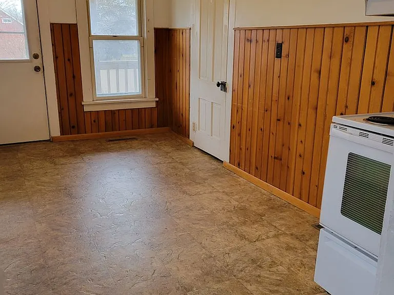 533 W Kinne St — Photo 11