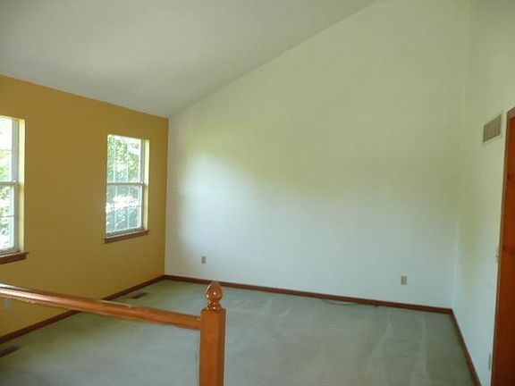 2nd image of 207 SE Crestwood St