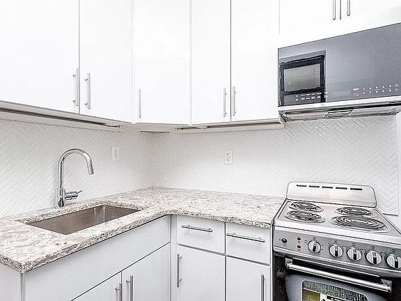 2nd image of 475 Chauncey St APT 2R