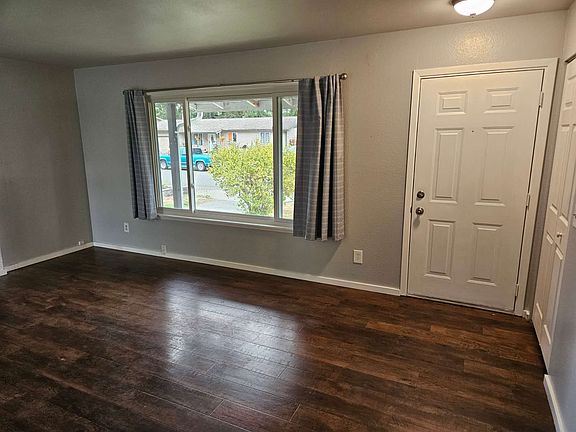 3rd image of 1703 33rd St SE