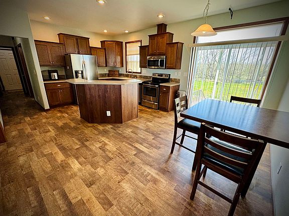 5th image of 129 Spring Meadow Rd