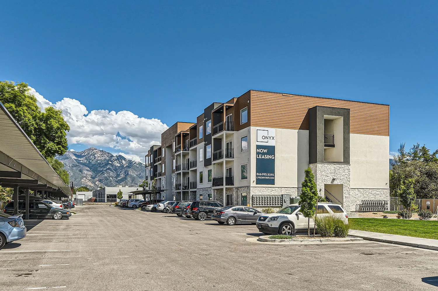 Onyx Apartments — Photo 1