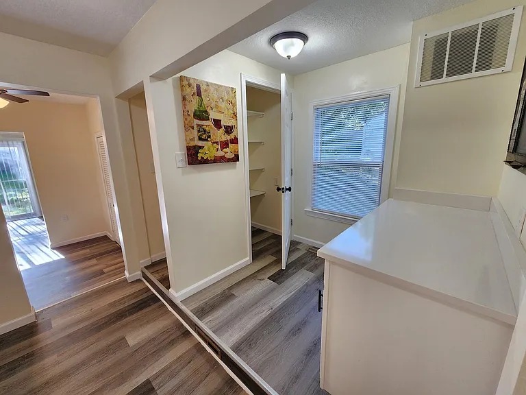 917 SW Watson Ave — Photo 6