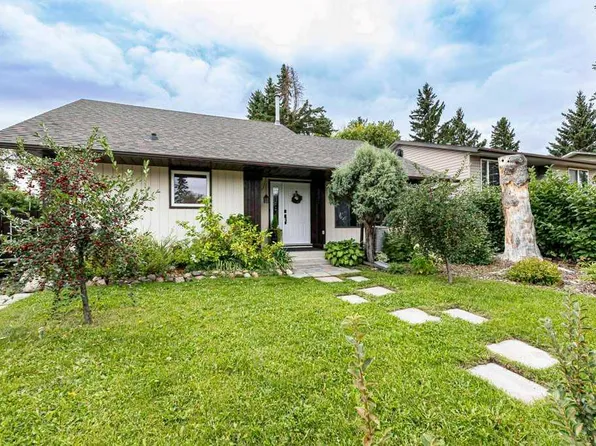 25 S Valley Cres, Lacombe, AB T4L 1R9