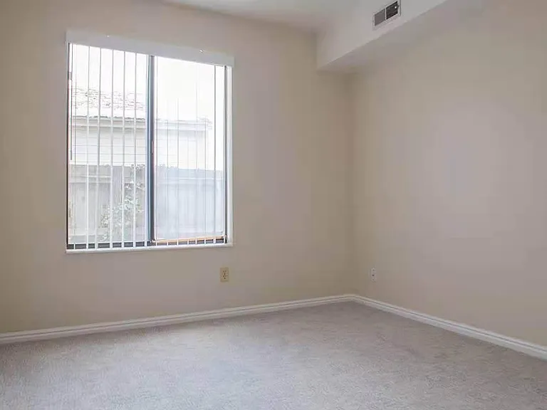 227 N H St #101 — Photo 10