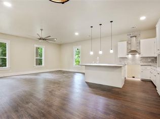 1109 Howard St, Taylor, TX 76574