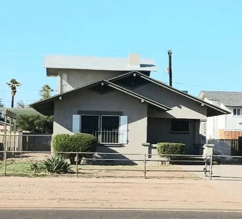 2006 W Jefferson St — Photo 1