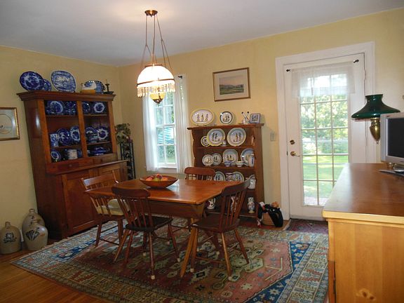 3rd image of 47 Browns Ave