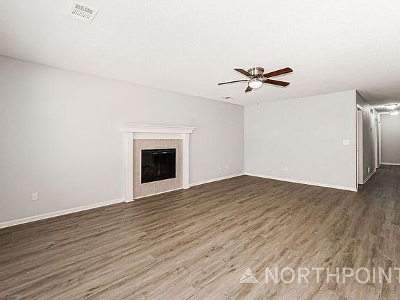 5th image of 301 NW Woodbury Dr