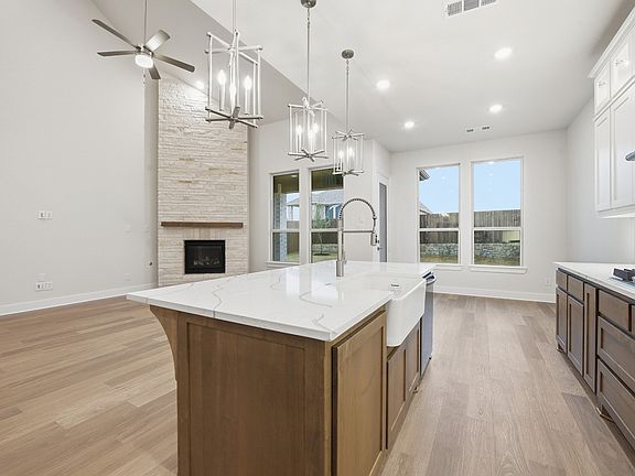 5th image of 952 Alberta Spruce Rd