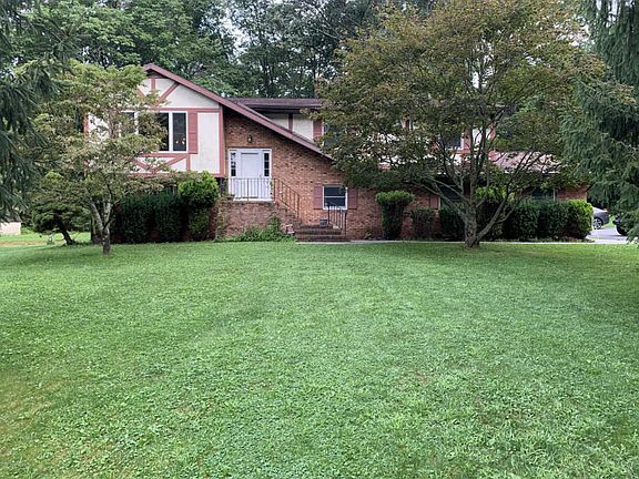 3rd image of 2404 Larkspur Dr