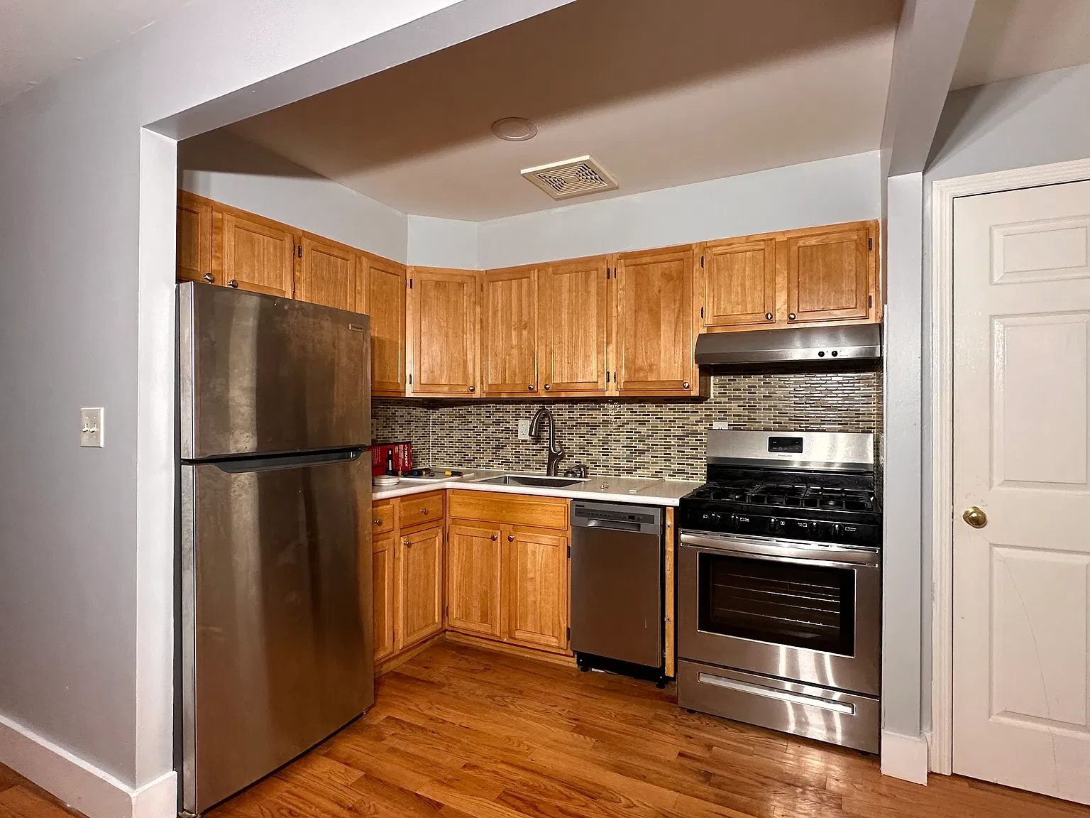 180 Madison Street — Photo 2