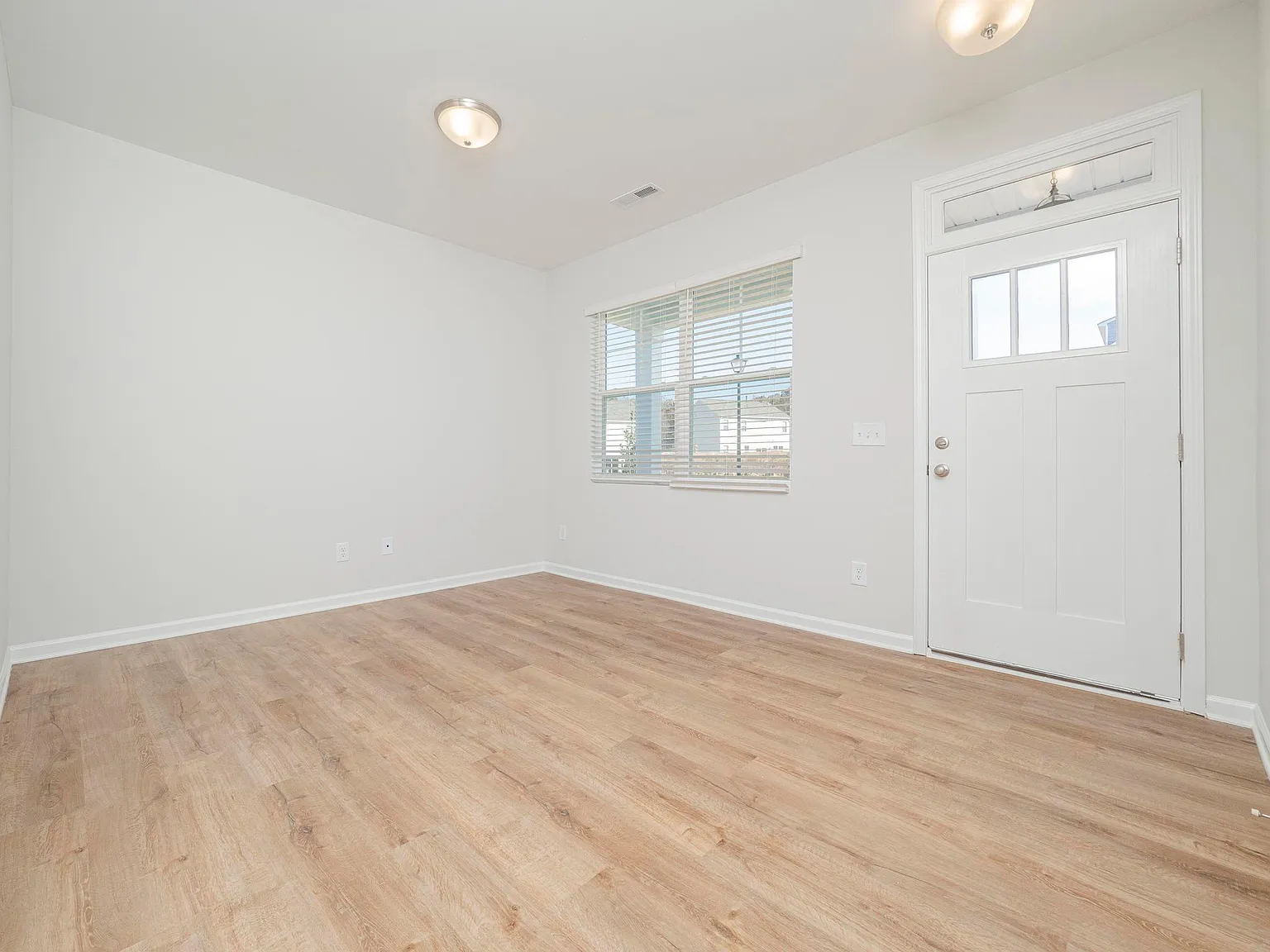 4 bed, 2.5 bath, 2029 sqft, $2,145 — Photo 2
