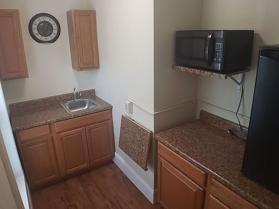 3rd image of 109 E School St #5