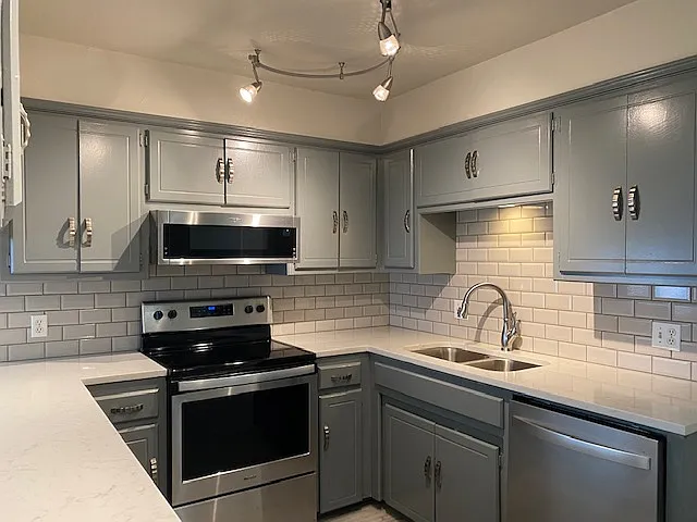 11040 Spring Dr — Photo 3
