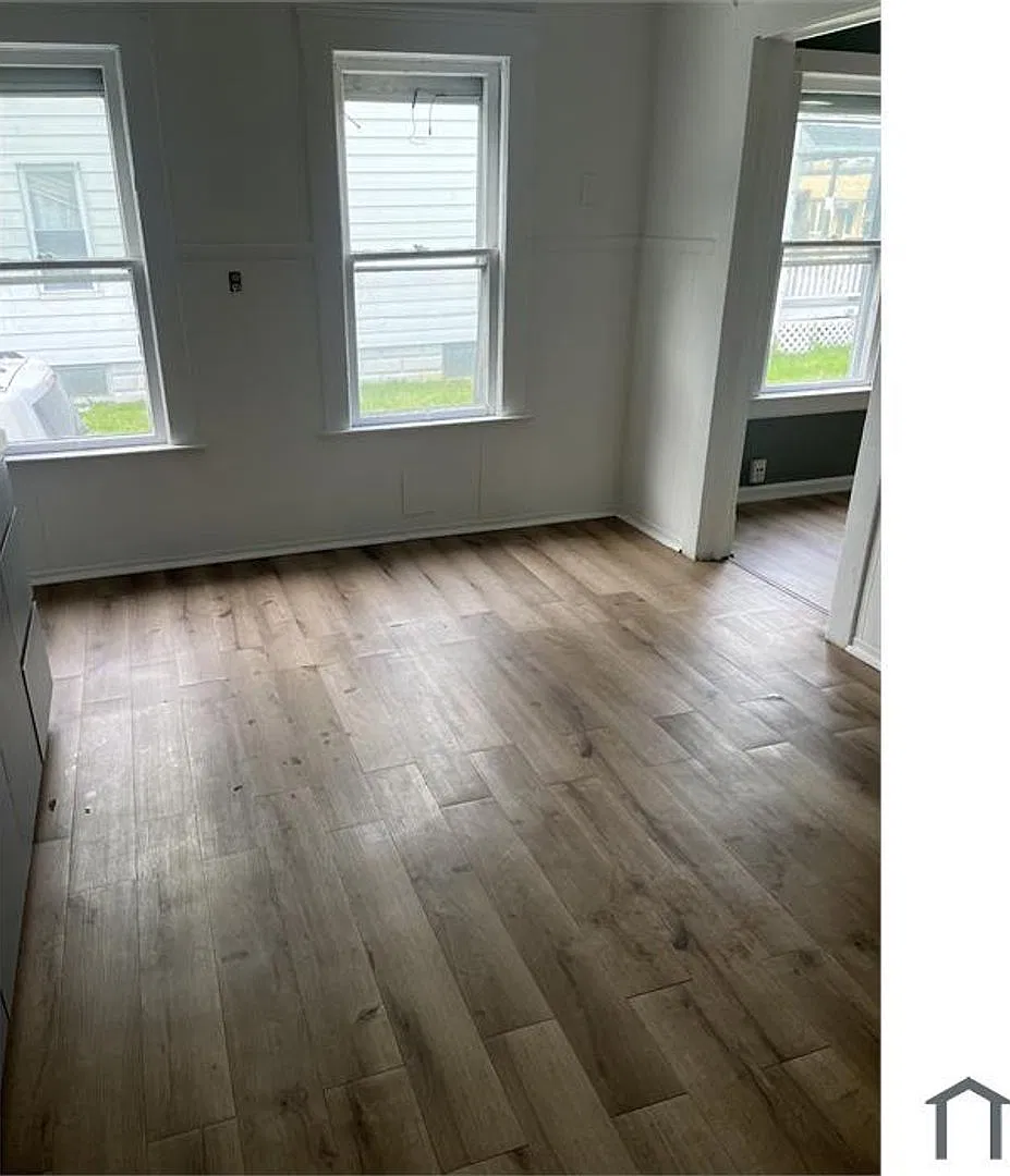4315 Stickney Ave — Photo 2