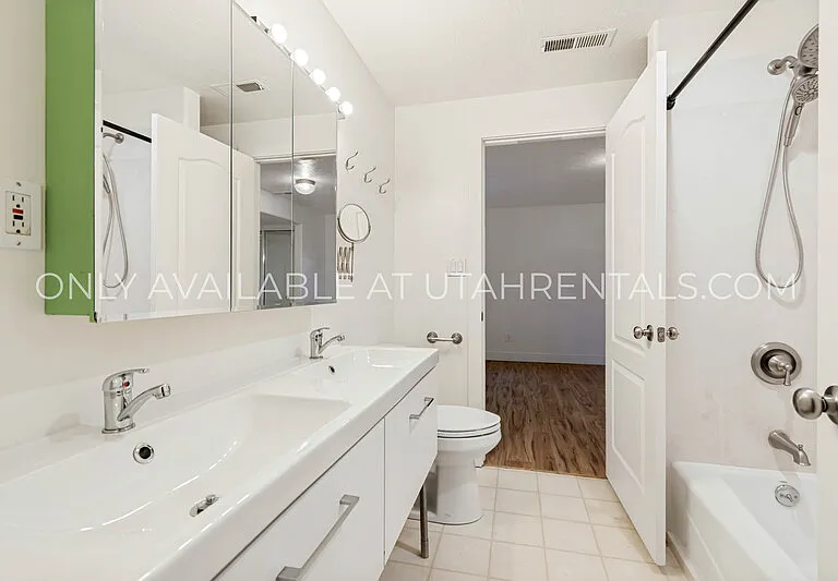 960 N Eastview Dr — Photo 26