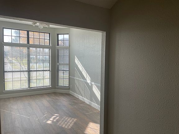 5th image of 437 Conger Dr