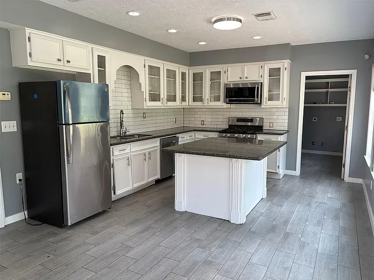 18385 Ten Oaks Ct — Photo 7
