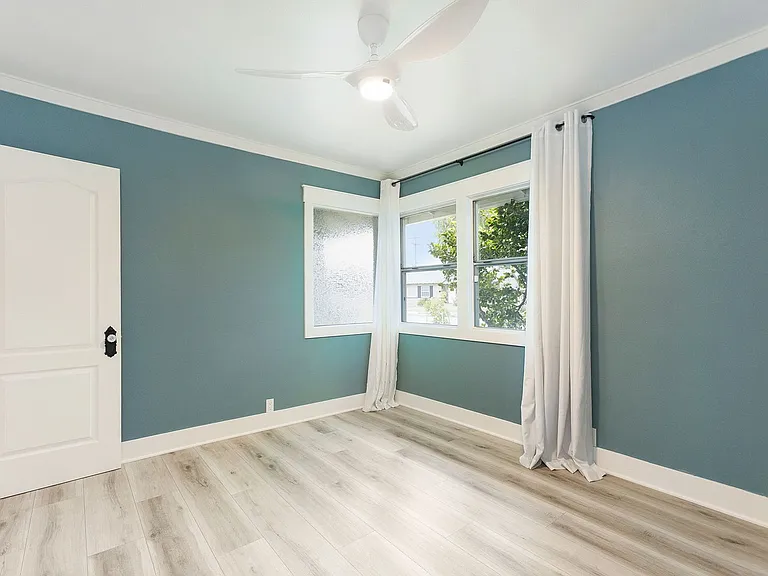 518 E Barkley Ave — Photo 22