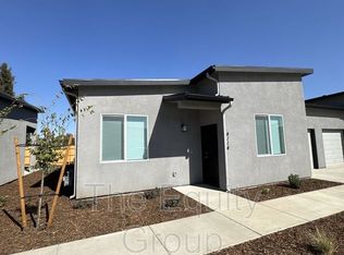 4114 E Kaweah Ave, Visalia, CA 93292