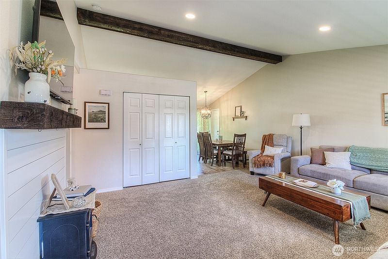 4th image of 500 S Perry Court