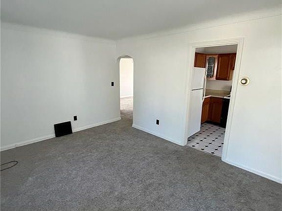 2nd image of 1916 Glenross Pl
