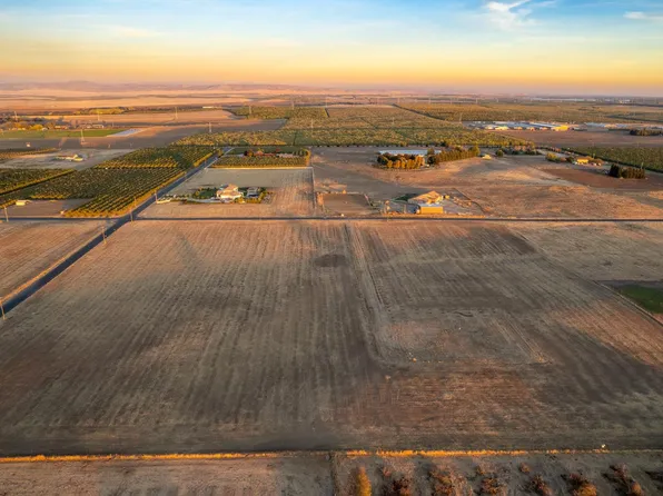 8665 La Castella Ln, Escalon, CA 95320