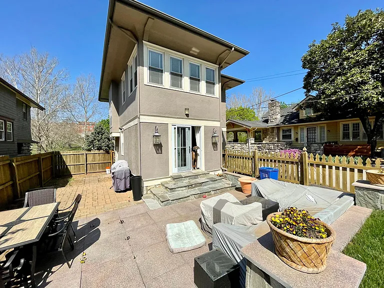 4233 Kenwood Ave — Photo 40