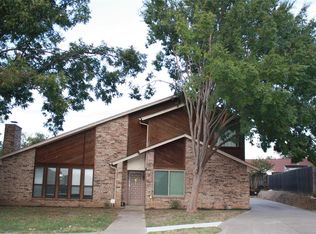 2521 Glenoaks Ct, Bedford, TX 76021